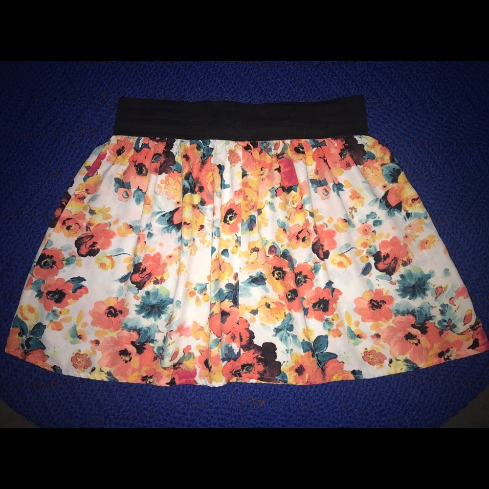 Mini skirt - Picture 3 of 4